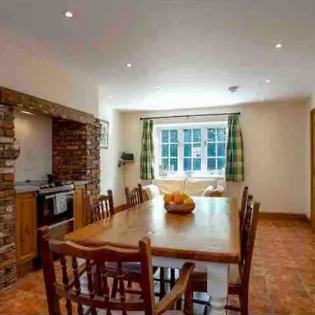 Stunning 4 Bedroom Farm House Holiday home