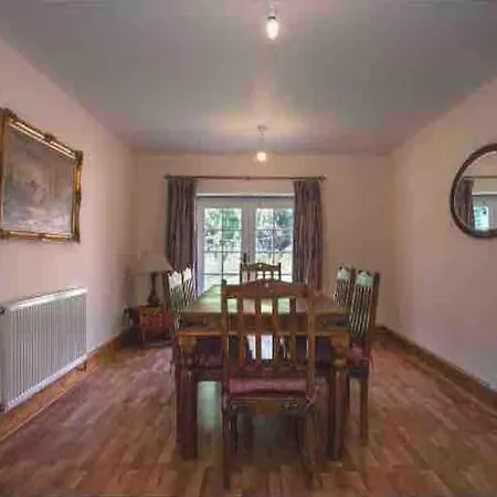 Stunning 4 Bedroom בית נופש *